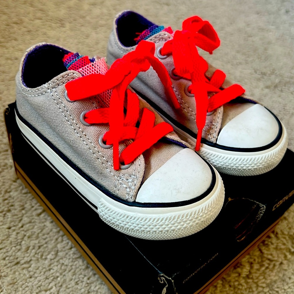Converse All Star for baby! Super cute.